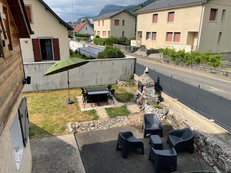 Appartement Cocoon avec jardin et vue montagne Apartment in Nouvelle-Aquitaine
