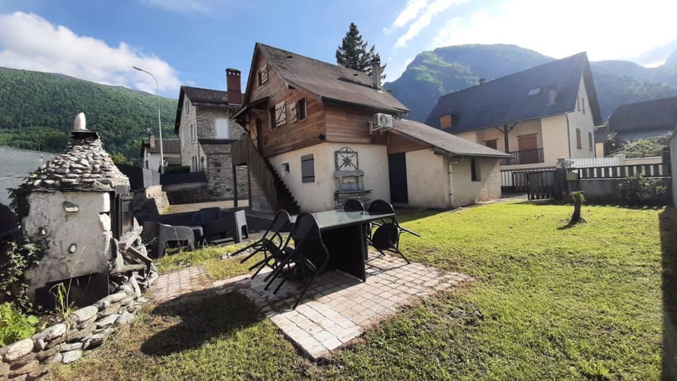 Appartement Cocoon avec jardin et vue montagne Apartment in Nouvelle-Aquitaine