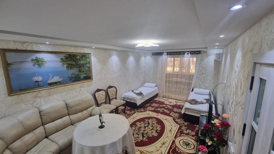Bed, Living room, Photo of the whole room, Seating area, Bedroom