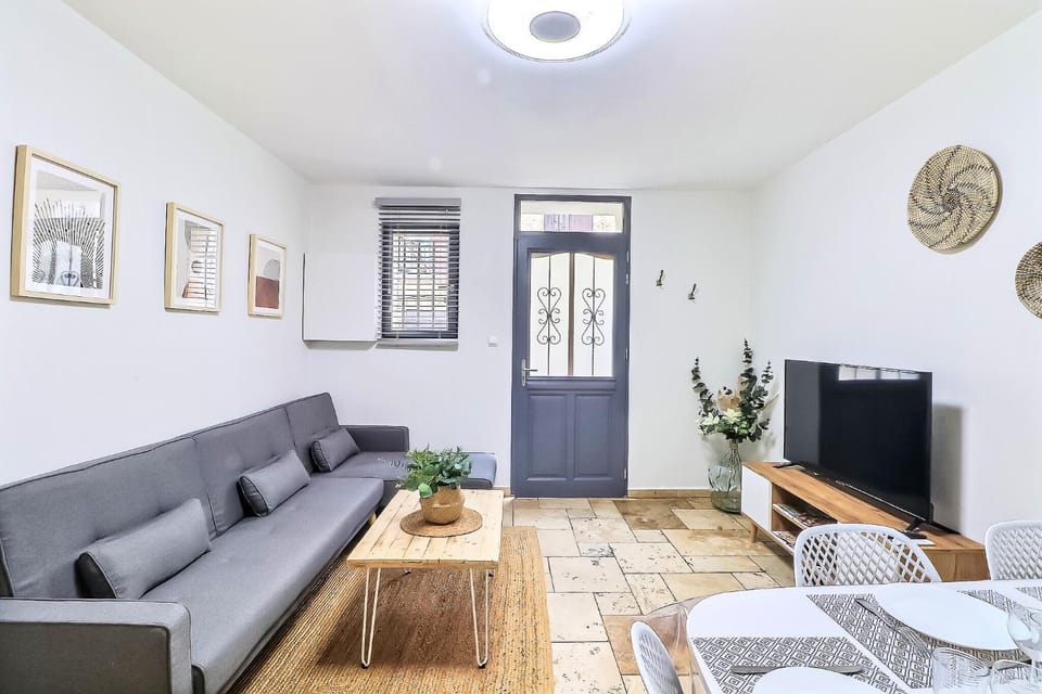 LE LOGY-COSY - Appartement 5 pers - Clim Wifi Cosy Garage Apartment in Arles
