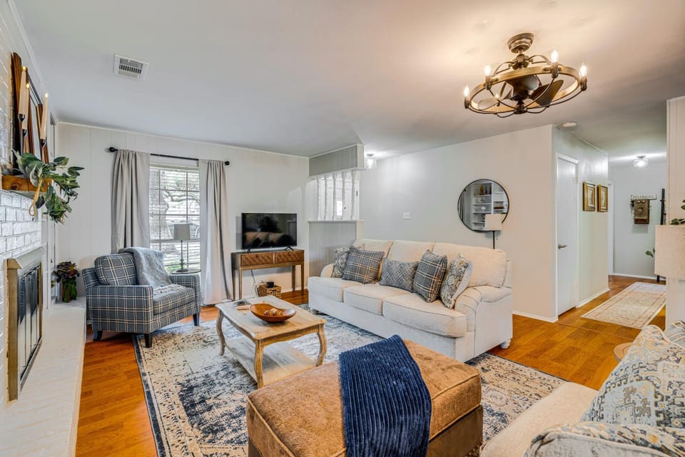 Game Room and Yard Pet-Friendly Round Rock Gem House in Round Rock