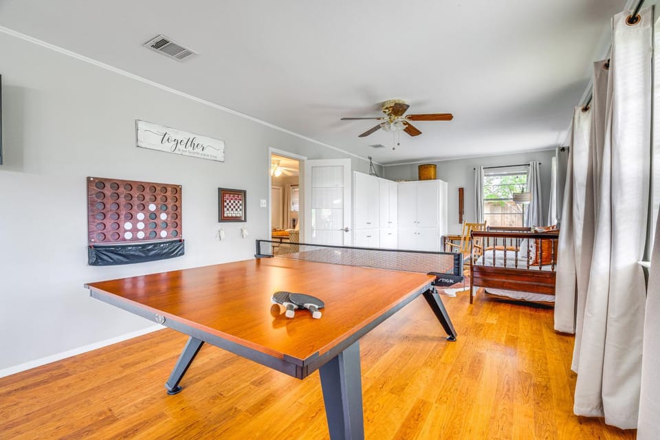 Game Room and Yard Pet-Friendly Round Rock Gem House in Round Rock