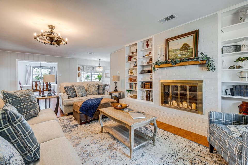 Game Room and Yard Pet-Friendly Round Rock Gem House in Round Rock