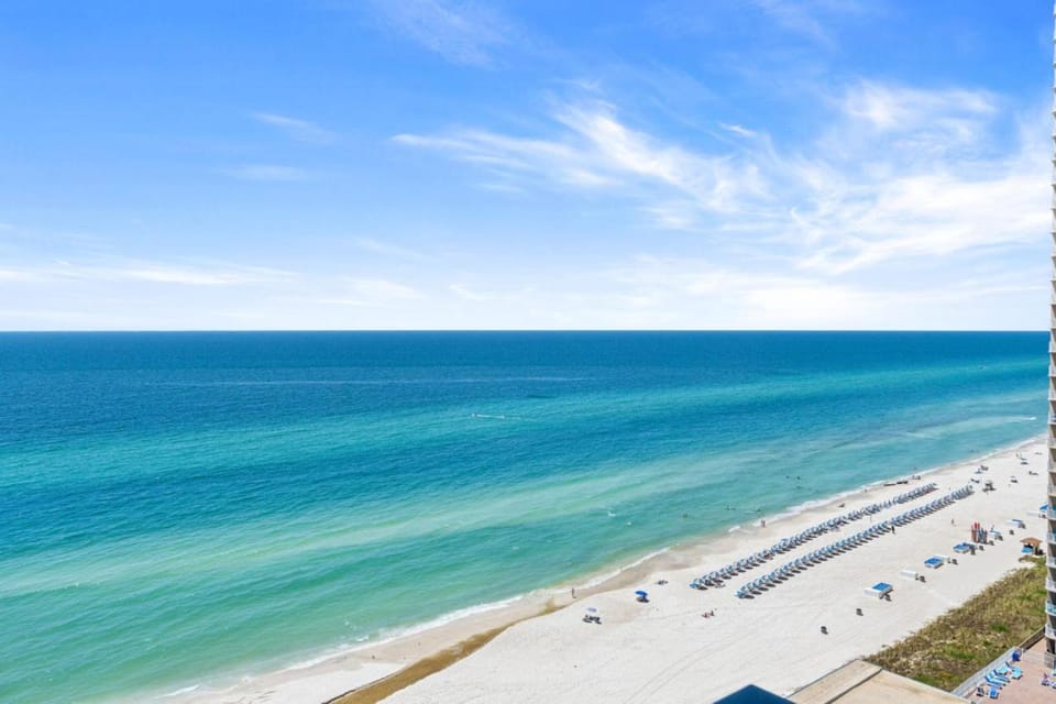 Luxury Gulf-Front 3BR Sterling Breeze Corner Condo, 2 Balconies Apartment in Panama City Beach