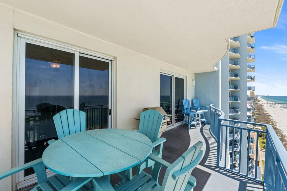 Luxury Gulf-Front 3BR Sterling Breeze Corner Condo, 2 Balconies Apartment in Panama City Beach