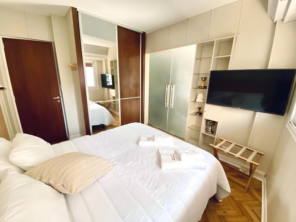 Bed, TV and multimedia, Photo of the whole room, Bedroom, wardrobe