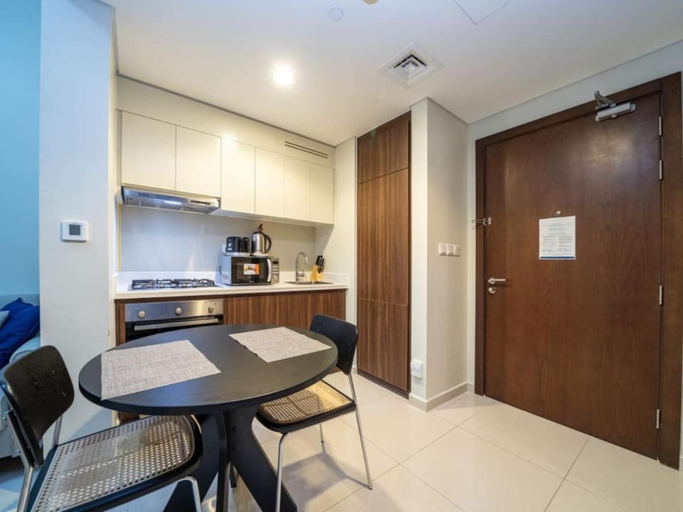 Kitchen or kitchenette, Seating area, Dining area