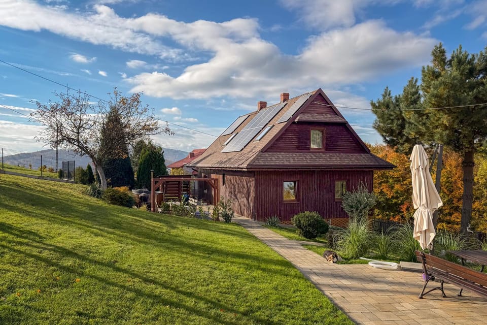 Property building, Spring, Day, Natural landscape, Garden, Garden view, Mountain view