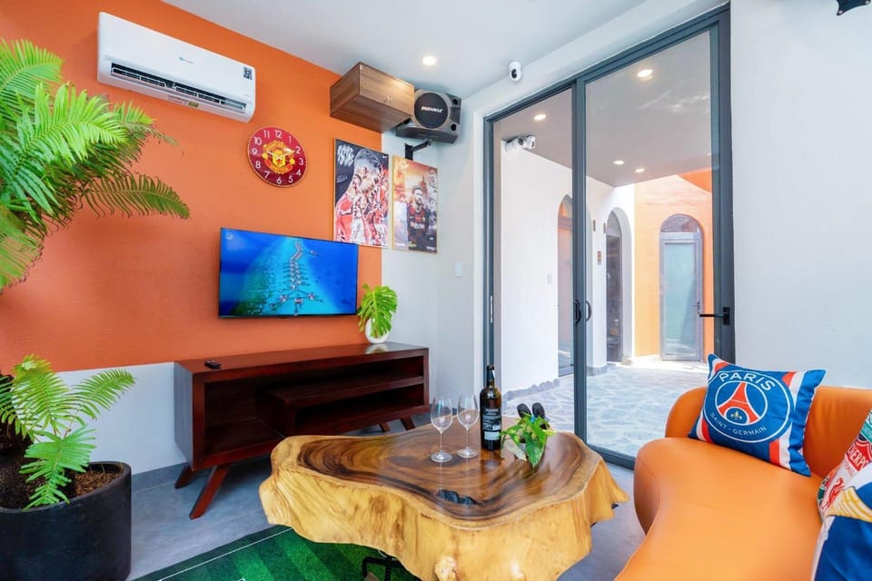 Communal lounge/ TV room, Karaoke