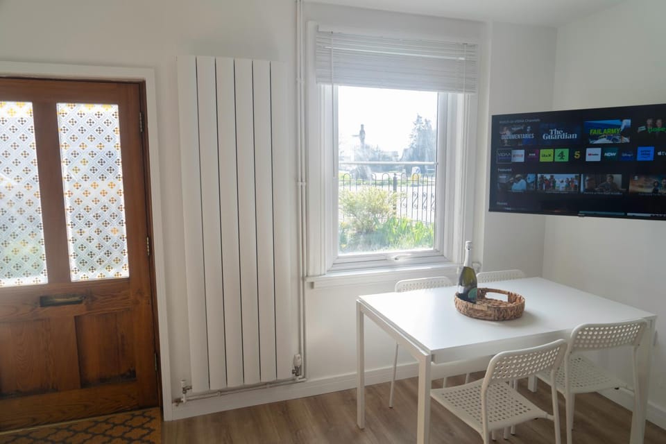 TV and multimedia, Dining area