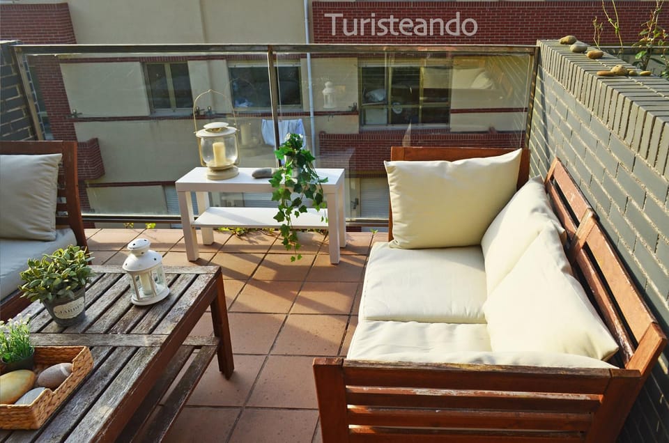 Patio, Day, Balcony/Terrace, Living room, Seating area