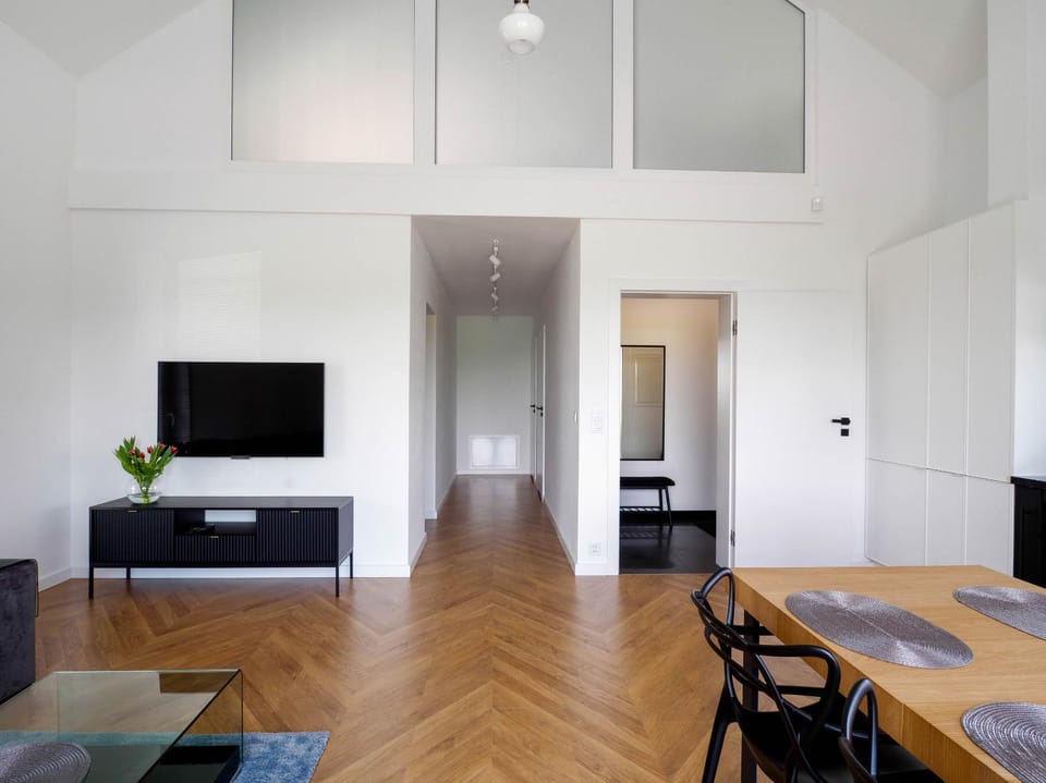 TV and multimedia, Living room, Dining area, Evening entertainment