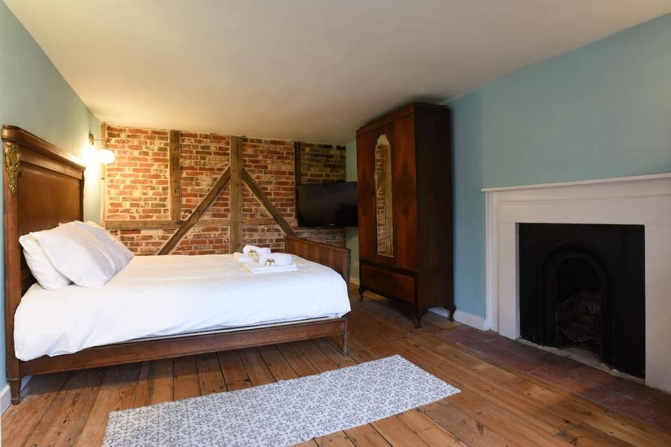 Air Maison - Newlands Farm Grade II Listed Georgian Farmhouse House in England