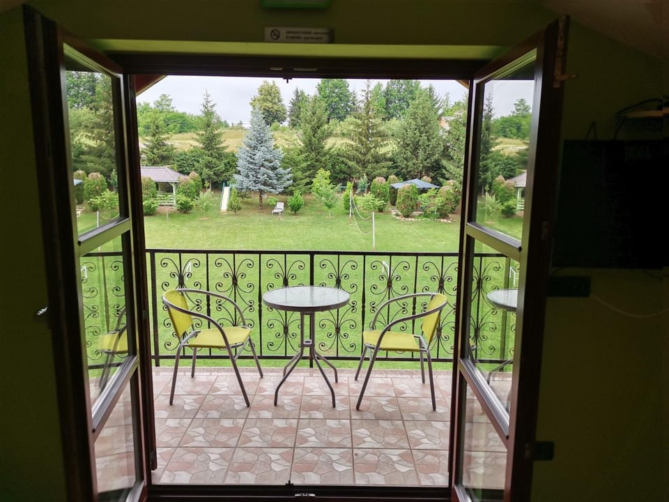 Balcony/Terrace, Garden view