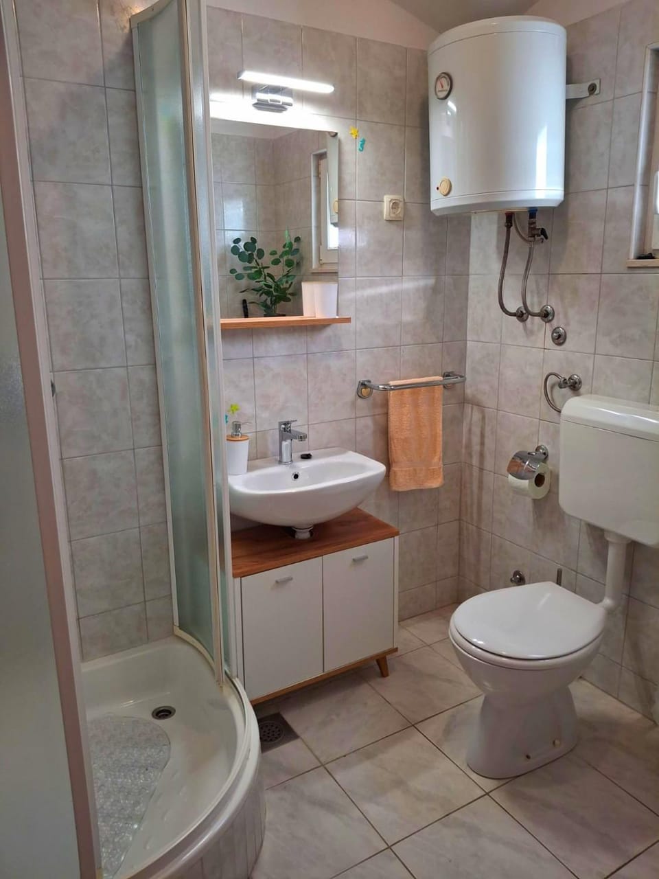 Shower, Toilet, towels