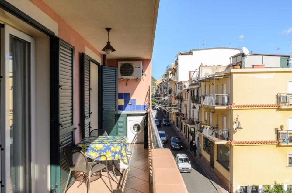 Le Tartarughe Mare Apartament Apartment in Letojanni