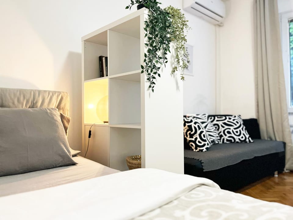 Bed, Living room, Seating area
