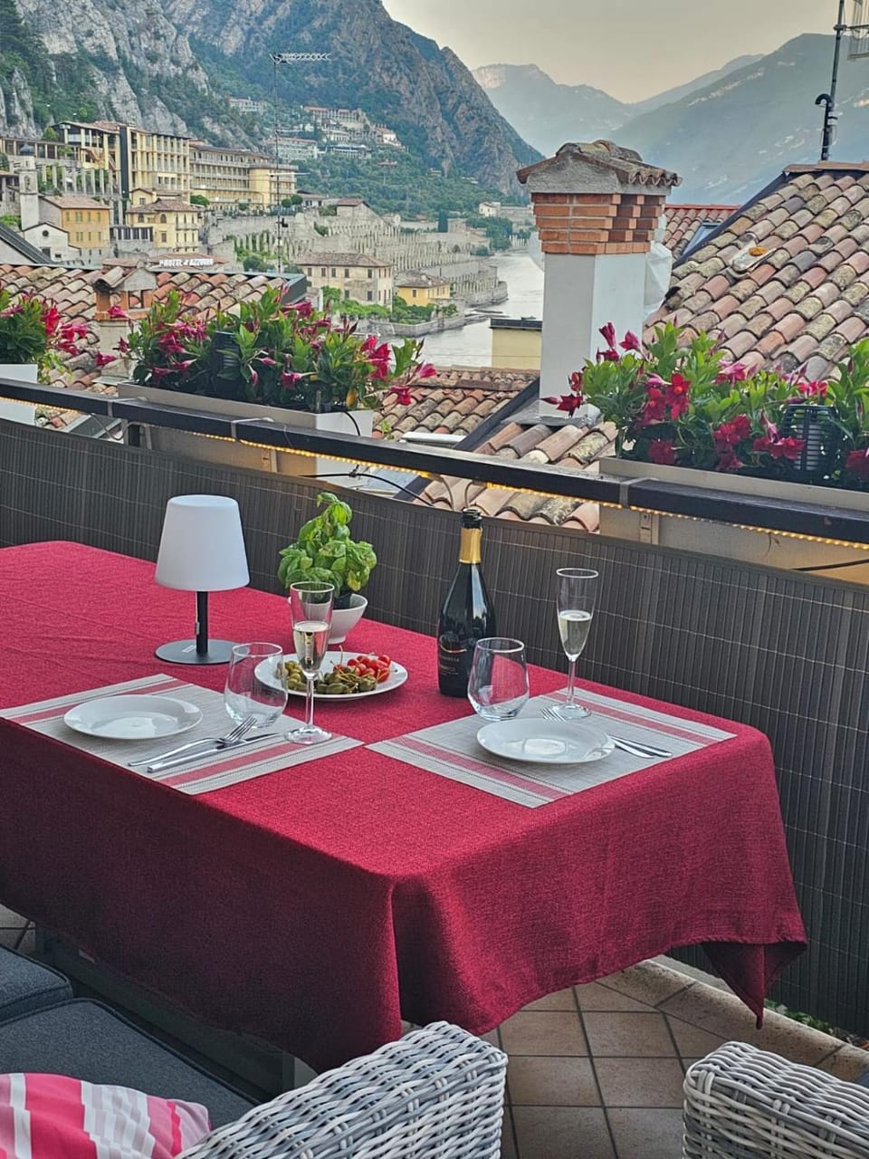 View (from property/room), Balcony/Terrace, Dining area, Mountain view
