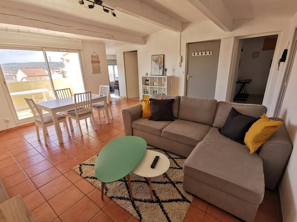 Living room, Dining area, Diving, Entertainment