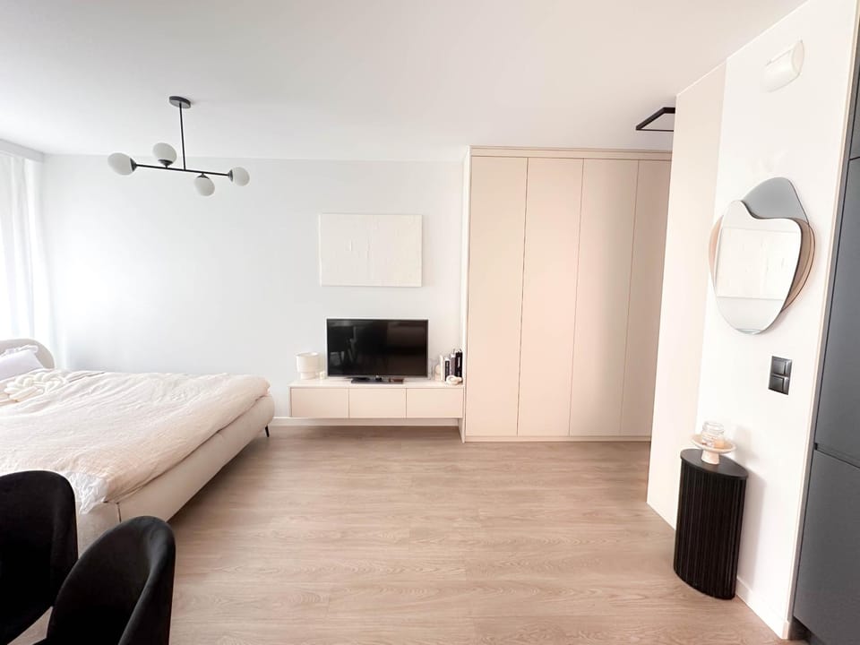 TV and multimedia, Living room, Photo of the whole room, wardrobe