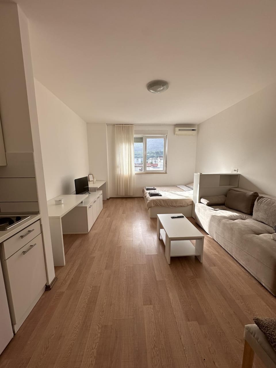 Bed, TV and multimedia, Living room, Seating area, Bedroom