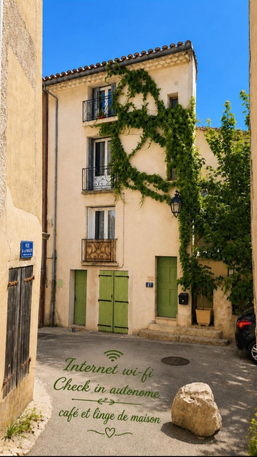 Appartement 2 chambres avec terrasse & parking gratuit Centre Malaucène, Mont Ventoux Apartment in Malaucène