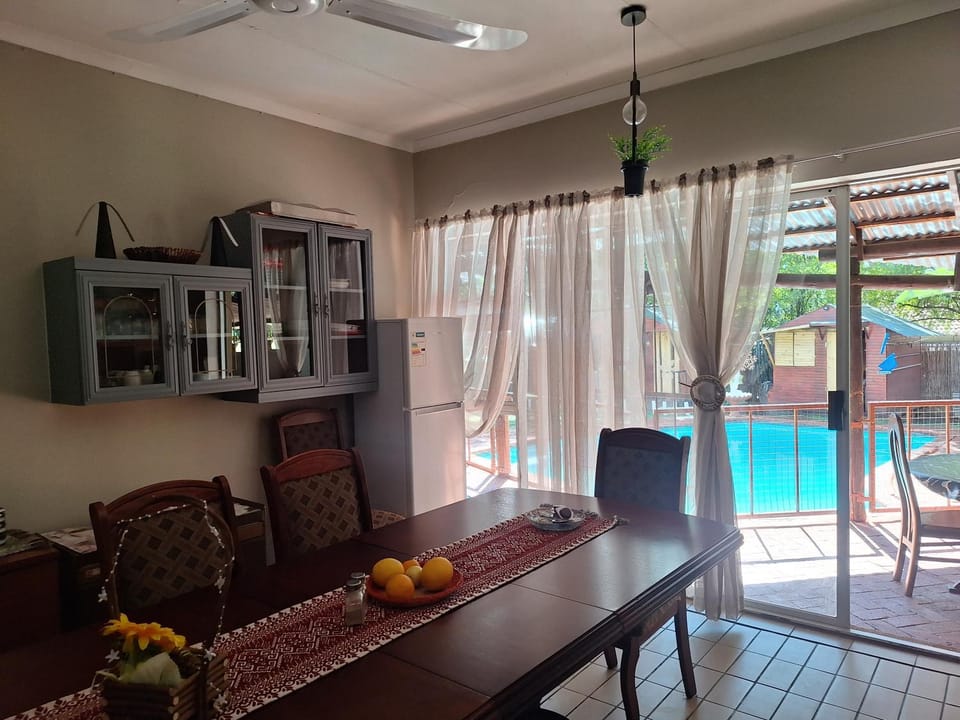 Dining area, Breakfast