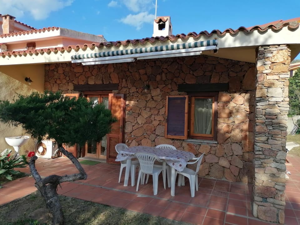 Villetta con giardino al centro House in San Teodoro