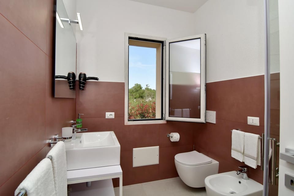 Toilet, Bathroom, bidet, towels
