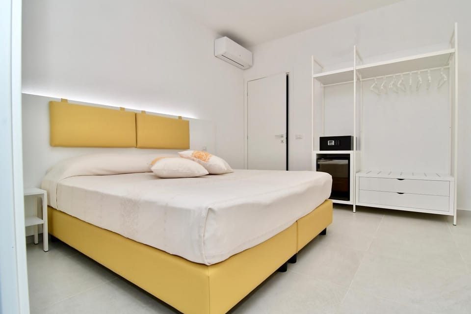 wardrobe, air conditioner