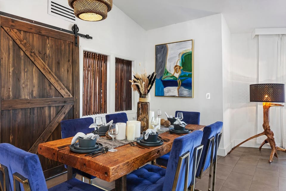 Seating area, Dining area, air conditioner