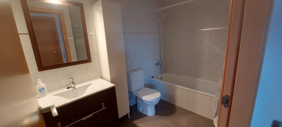 Bathroom, Bath, towels