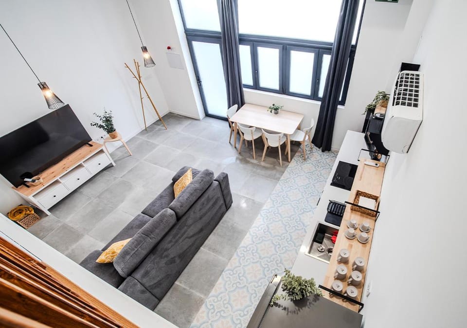 Communal lounge/ TV room, TV and multimedia, Living room, Seating area, Dining area