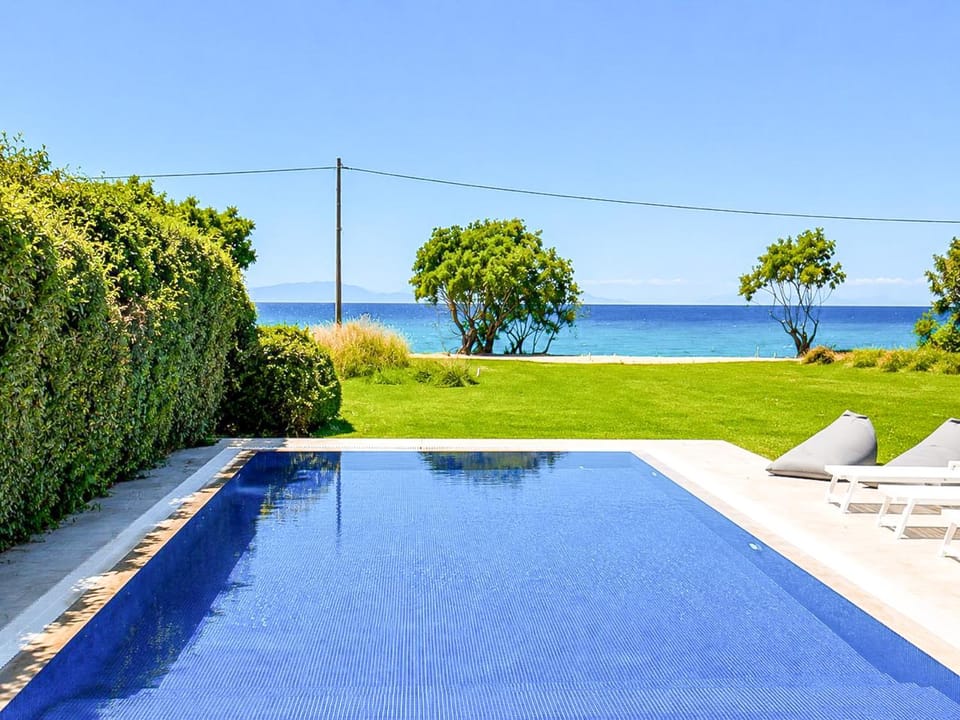 Day, Natural landscape, Pool view, Sea view, Swimming pool, sunbed