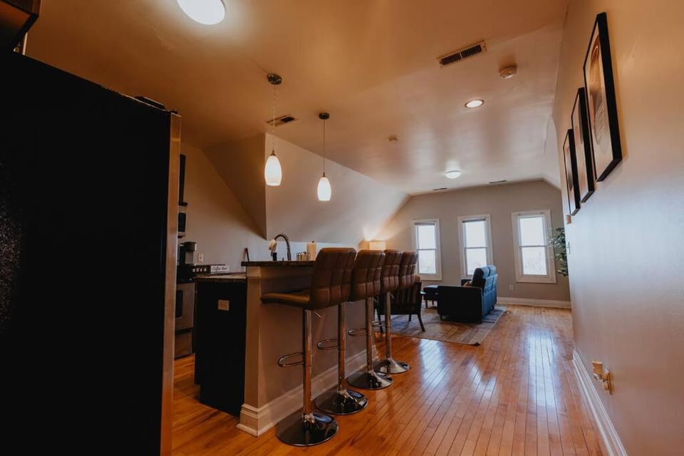 Kitchen or kitchenette, Seating area