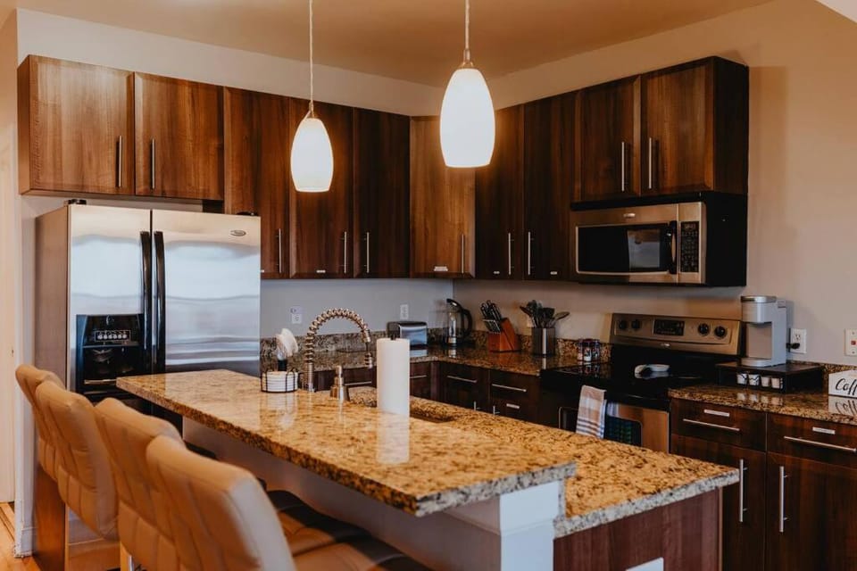 Kitchen or kitchenette, Seating area, Dining area, minibar, stove
