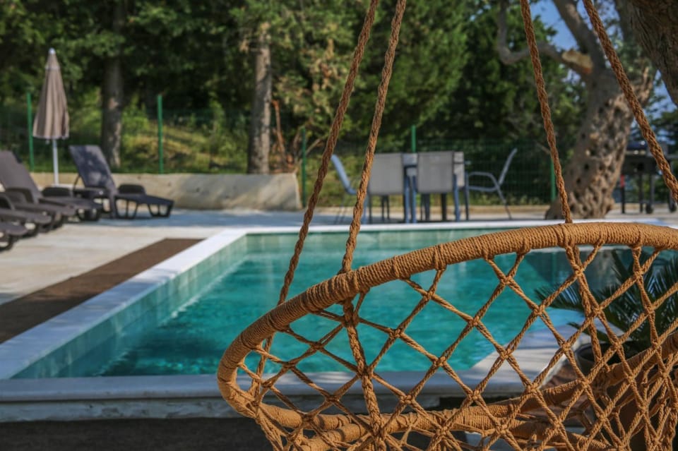 Day, BBQ facilities, Garden, Garden view, Pool view, Swimming pool, Lunch, sunbed