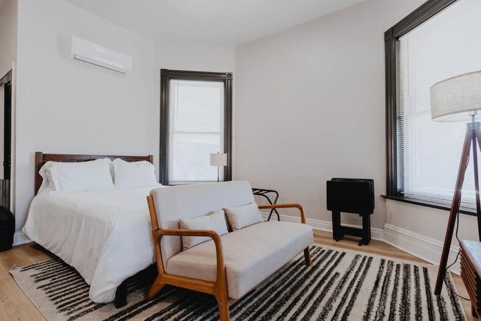 Bed, Seating area, Bedroom