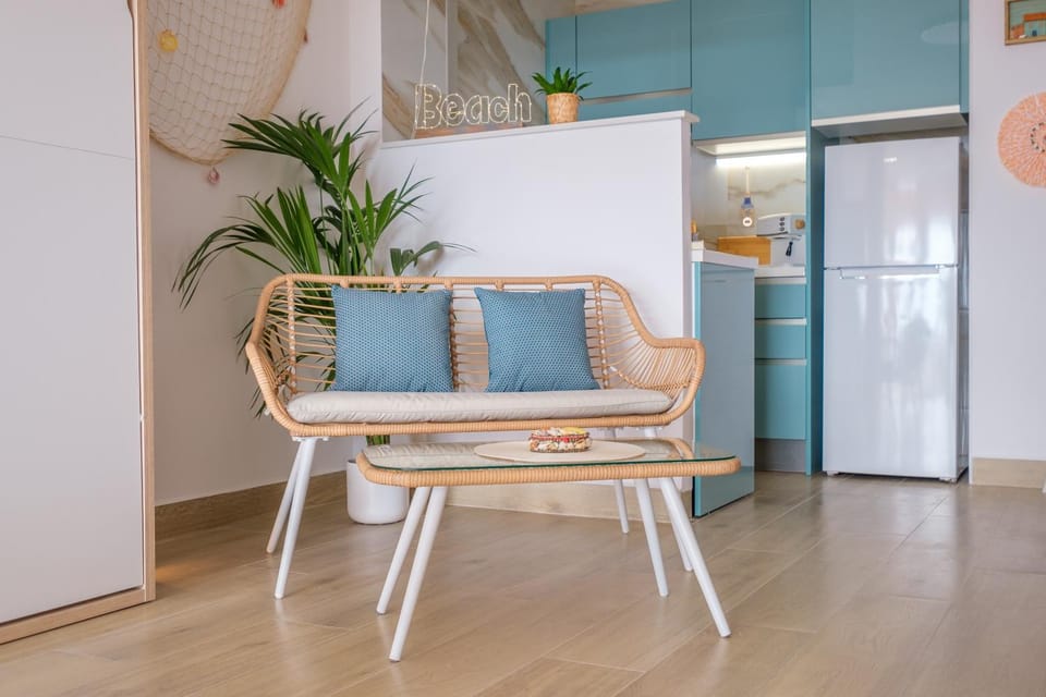 Kitchen or kitchenette, Living room
