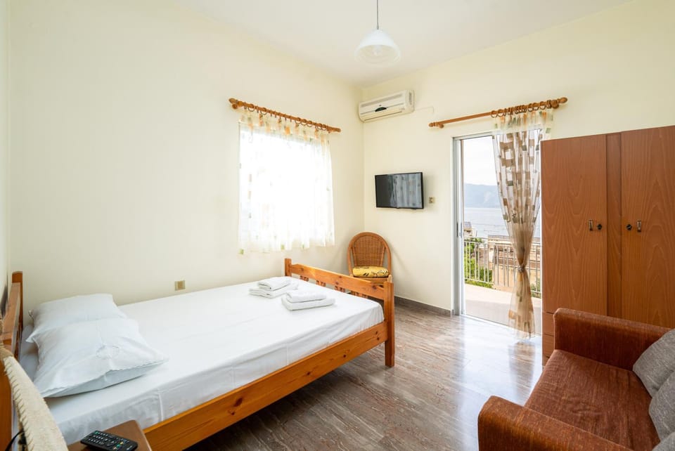 Bed, View (from property/room), Photo of the whole room, Bedroom, wardrobe, air conditioner