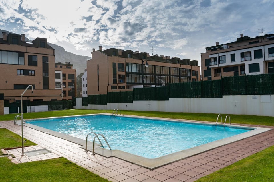 Property building, Swimming pool, Swimming pool