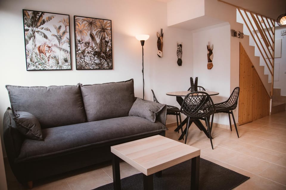 Living room, Dining area
