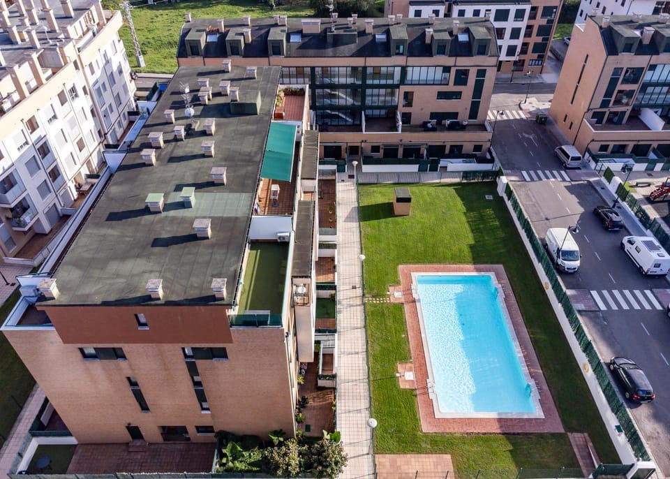 Property building, Bird's eye view, City view, Pool view, Street view, Swimming pool, Swimming pool