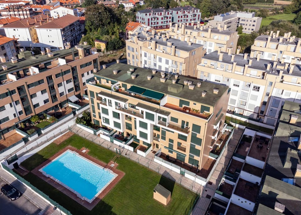 Property building, Bird's eye view, Swimming pool