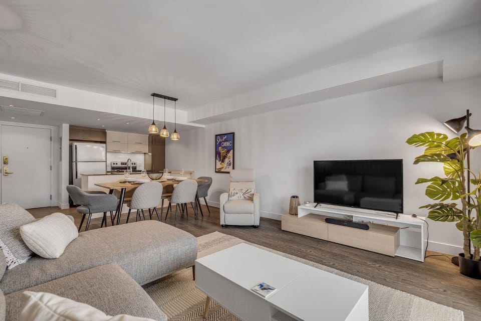 TV and multimedia, Kitchen or kitchenette, Living room, Dining area