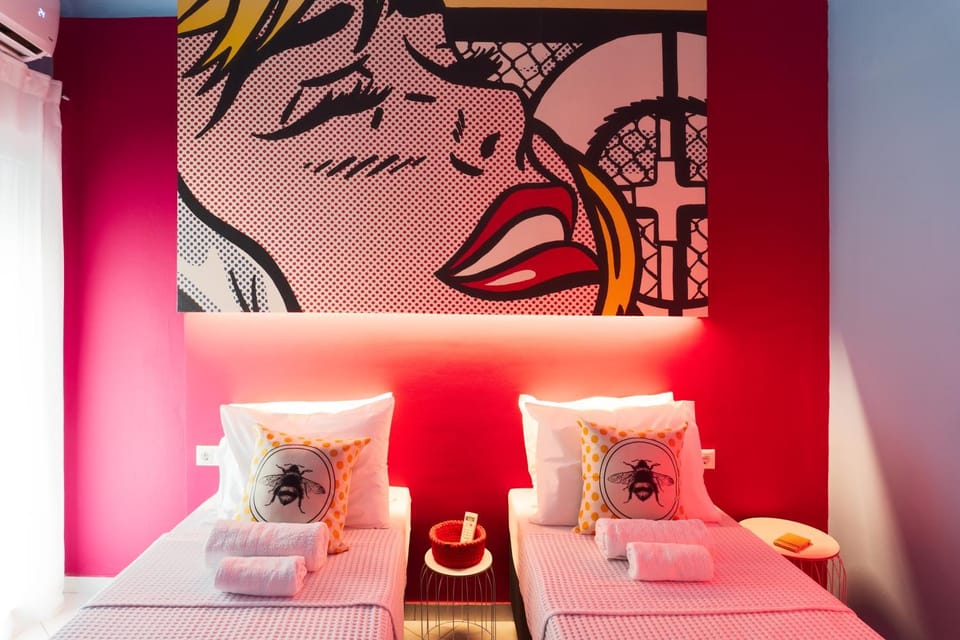 Bed, Photo of the whole room, Decorative detail, Bedroom, towels, air conditioner
