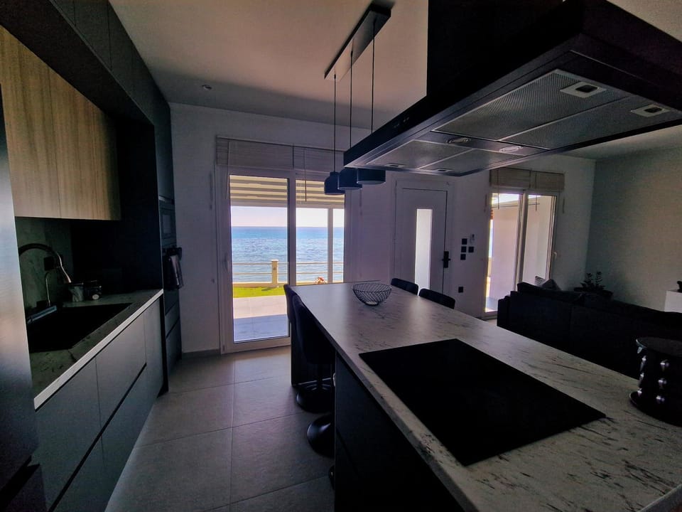 View (from property/room), View (from property/room), Dining area, Garden view, Garden view, Sea view, Sea view, stove, stove, kitchen, kitchen