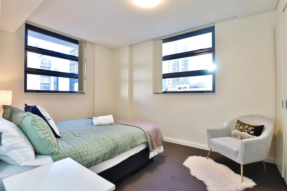 Bed, Photo of the whole room, Seating area, Bedroom