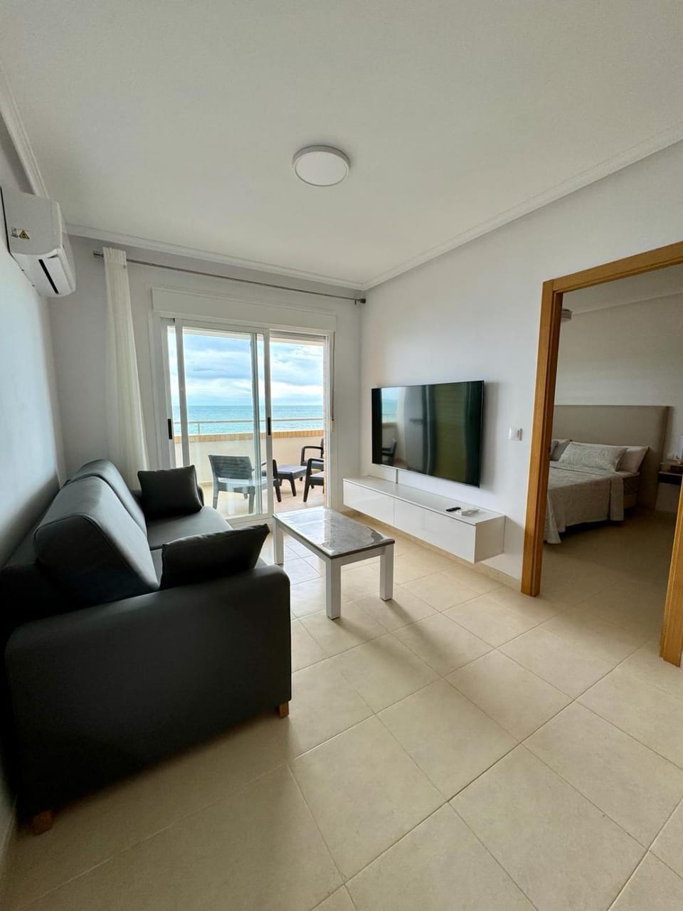 Communal lounge/ TV room, TV and multimedia, Living room