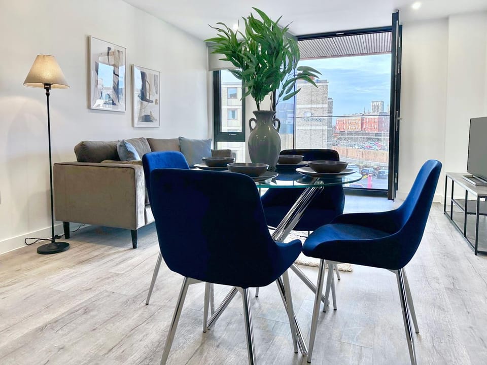 Dining area, Landmark view